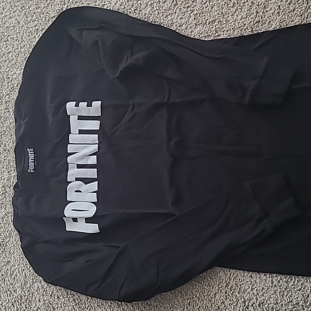 Men's Size Small Fortnite Long-sleeved T-shirt